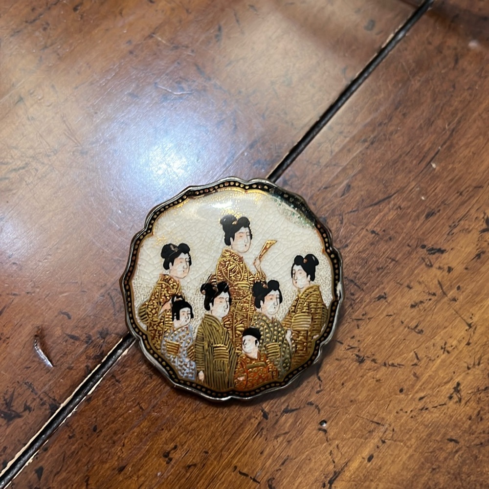 Antique Japanese satsuma broach